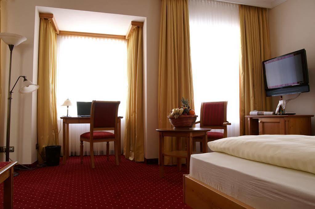 Hotel & Gaststaette Zum Erdinger Weissbraeu ミュンヘン エクステリア 写真